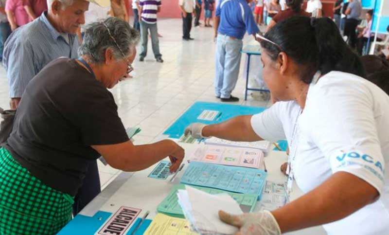 Un candidato de centroizquierda es el favorito en las elecciones presidenciales en Guatemala