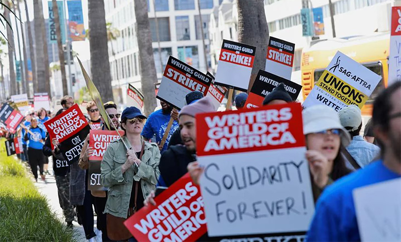 Más de 11.000 trabajadores de Los Ángeles se suman a la huelga de actores de Hollywood