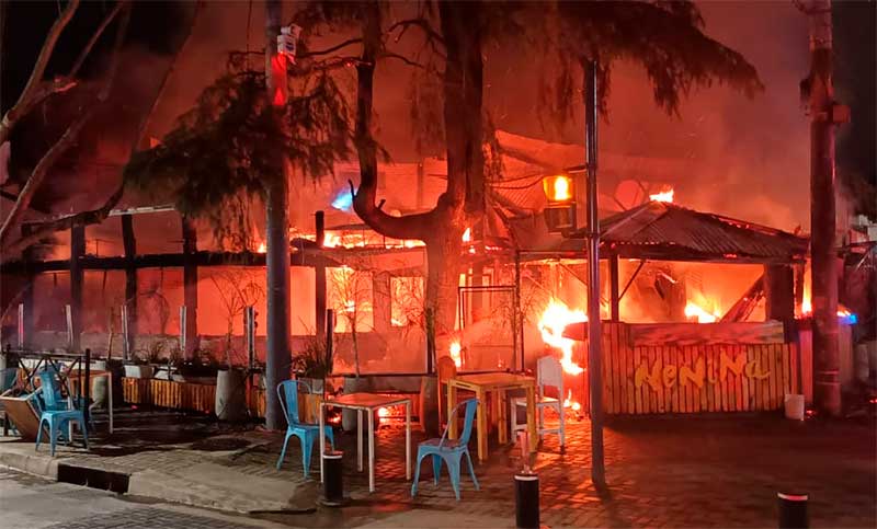 Un feroz incendió arrasó con un bar de La Florida: pese a pérdidas totales, no hubo heridos