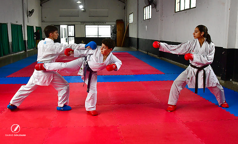 Karate en club Río Negro: un dojo que suma medallas con atletas de alto nivel
