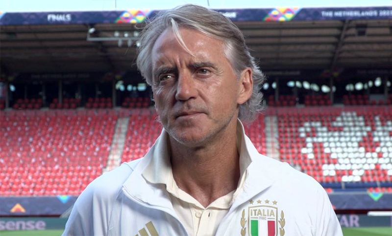 Roberto Mancini dejó de ser el director técnico de Italia