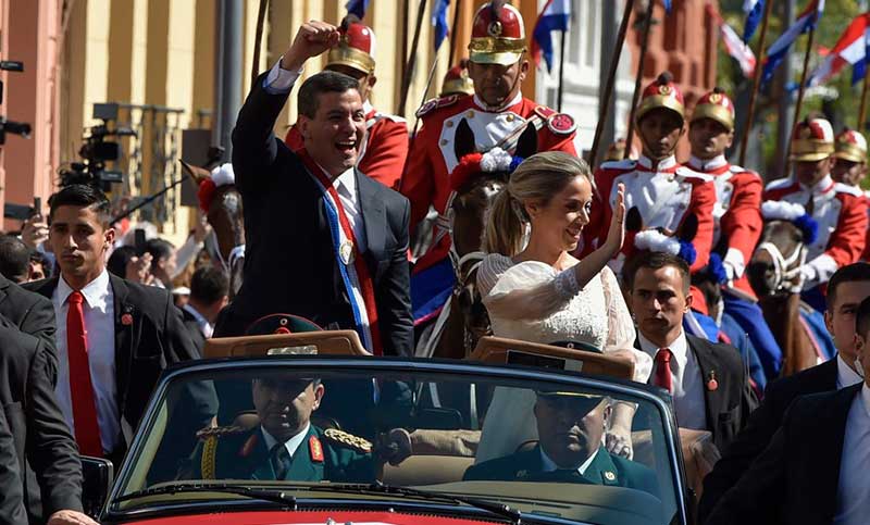 Peña asume la presidencia de Paraguay y promete que el país resurgirá como «un gigante»