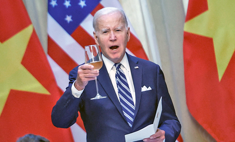 Biden finaliza su visita a Vietnam con reuniones empresariales y homenajes