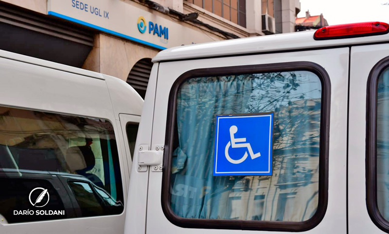 Transportistas de personas con discapacidad protestan por el atraso en los pagos del PAMI