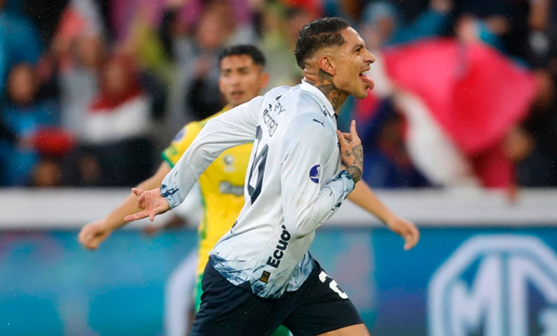 Defensa fue goleado por la Liga de Quito y se complica en las semis de la Sudamericana