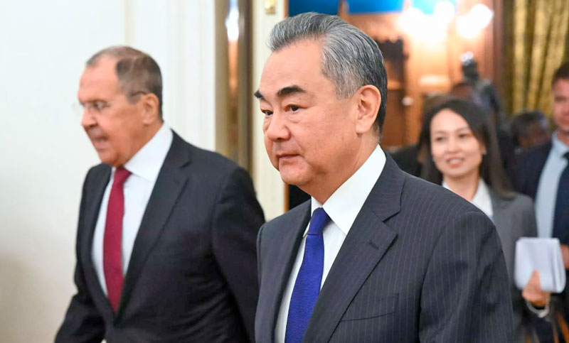 El canciller chino dice que su país y Rusia deben adherirse al “verdadero multilateralismo”