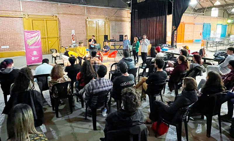 Inscriben a un taller de canto gratis en la Escuela de Cumbia