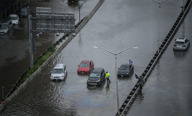 Estado de emergencia en Nueva York por inundaciones: lluvias torrenciales y servicios interrumpidos