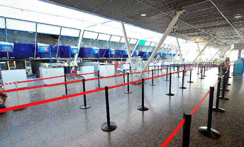 Desalojan varios aeropuertos de Francia por nuevas amenazas de atentado