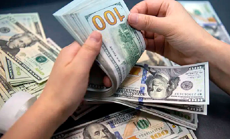 El dólar blue se calmó tras el resultado de las elecciones: bajó más de 100 pesos