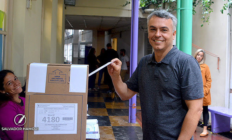 Contento y con “expectativas positivas”, Paulón votó acompañado de Fein y Estévez