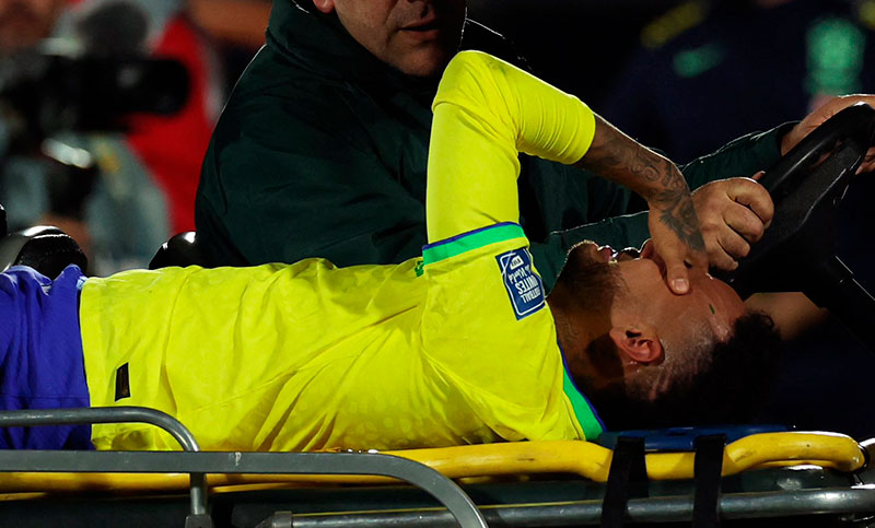 Neymar sufrió una dura lesión y tendrá una extensa inactividad