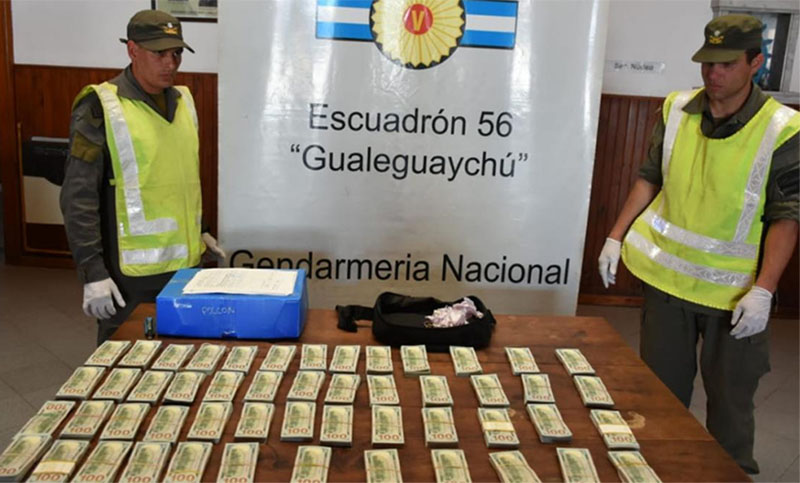 Gendarmería secuestró medio millón de dólares en un control vehicular de Entre Ríos
