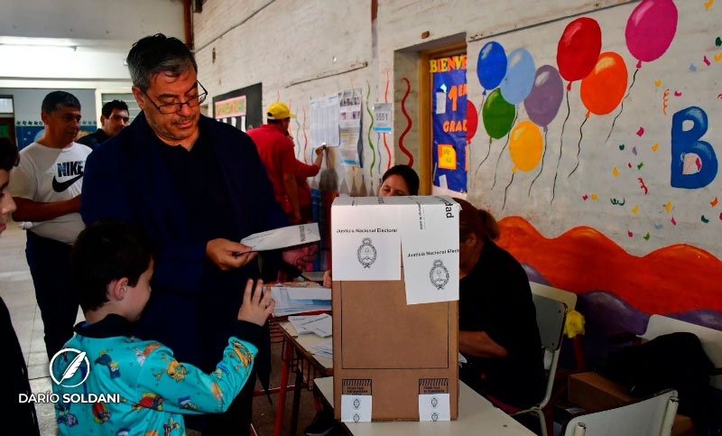 Al emitir su voto, Germán Martínez afirmó que “los destinos de la patria están en juego”