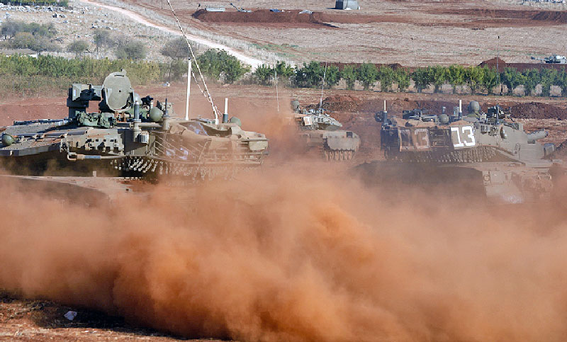 El Ejército israelí hizo una incursión terrestre «selectiva» en Gaza, donde los muertos ya superan los 7.300