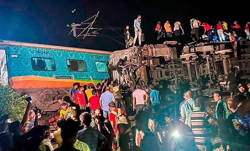 Al menos ocho muertos por un choque de trenes en India