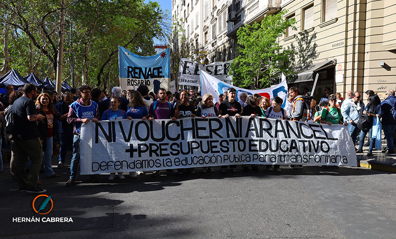 Docentes y estudiantes se movilizaron en defensa de la educación pública en Rosario