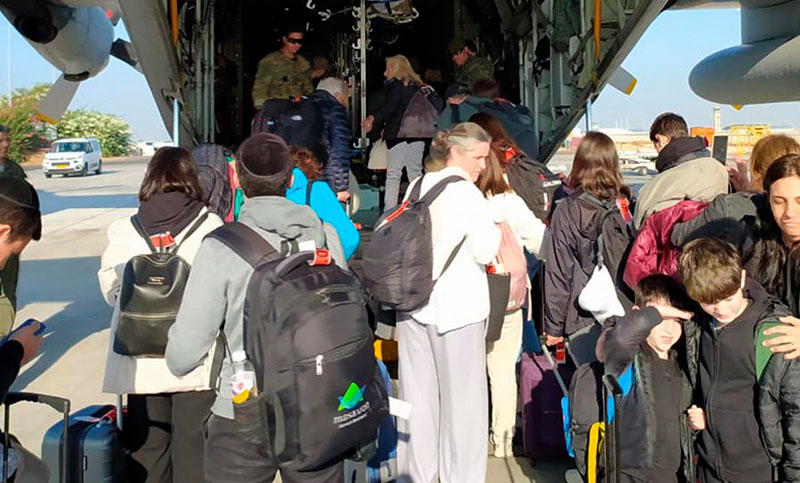 Con el cuarto vuelo arribado, ya son 1.023 los argentinos repatriados de Israel