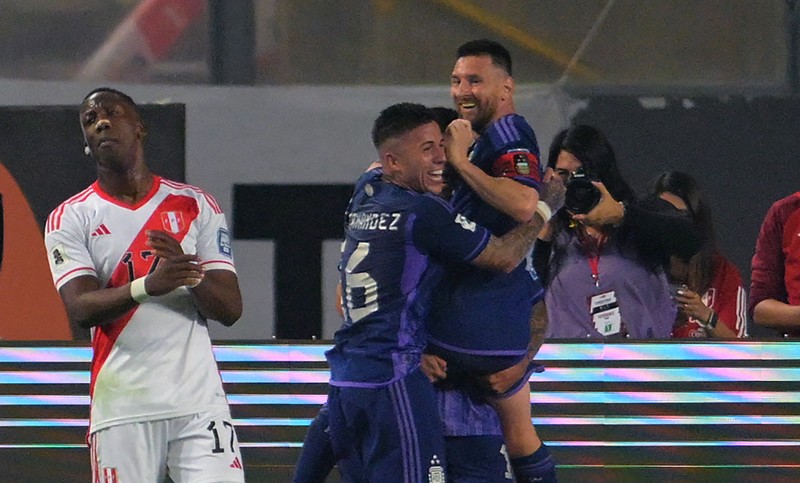 Argentina derrotó a Perú con un Messi determinante y lidera las Eliminatorias