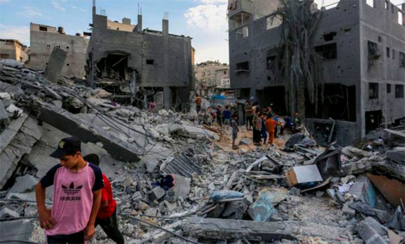 Israel intensifica los bombardeos y las operaciones terrestres en una Gaza sin internet ni telefonía