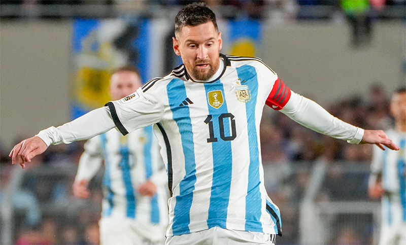 Con la titularidad de Messi aún en duda, Argentina visita a Perú