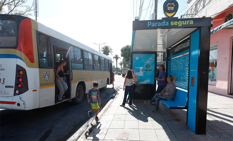 Instalarán paradas seguras en localidades del Gran Rosario: tienen botón antipánico y cámaras