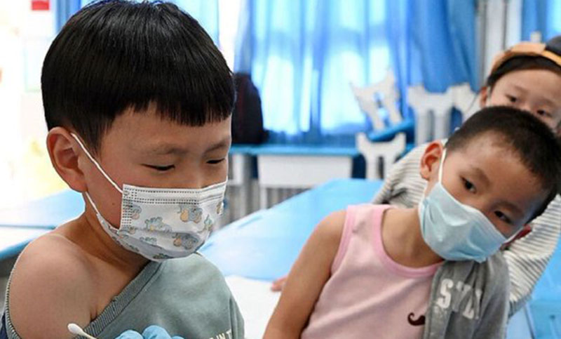Encienden las alarmas en China por nuevo brote de gripe viral que afecta a niños