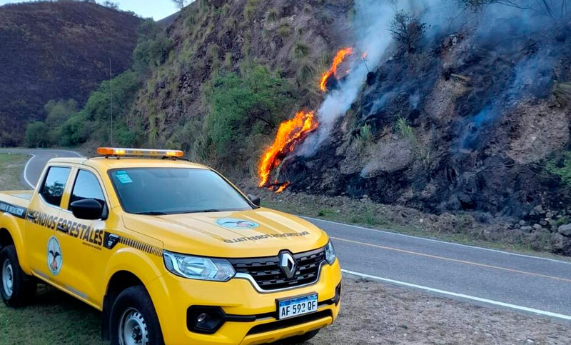 Tragedia en Catamarca: el desperfecto mecánico de un auto originó un incendio forestal