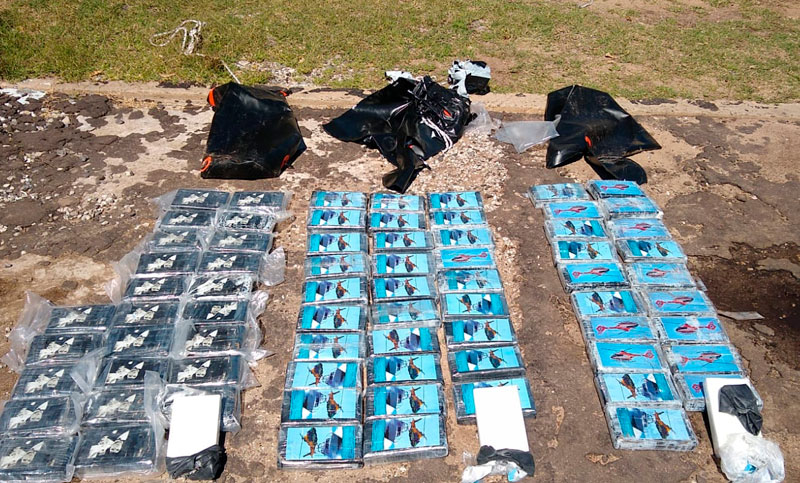 Encontraron una lancha abandonada y más de 100 kilos de cocaína en la zona de Puerto Norte