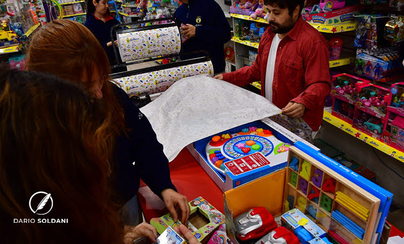 Ventas navideñas de juguetes: expectativas incumplidas y comerciantes “salvados” por las tarjetas