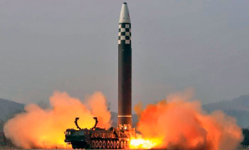 Corea del Norte lanza un misil balístico de largo alcance capaz de alcanzar todo Estados Unidos