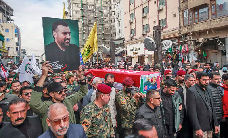 Despiden con un gran funeral al general muerto por un bombardeo israelí en Siria