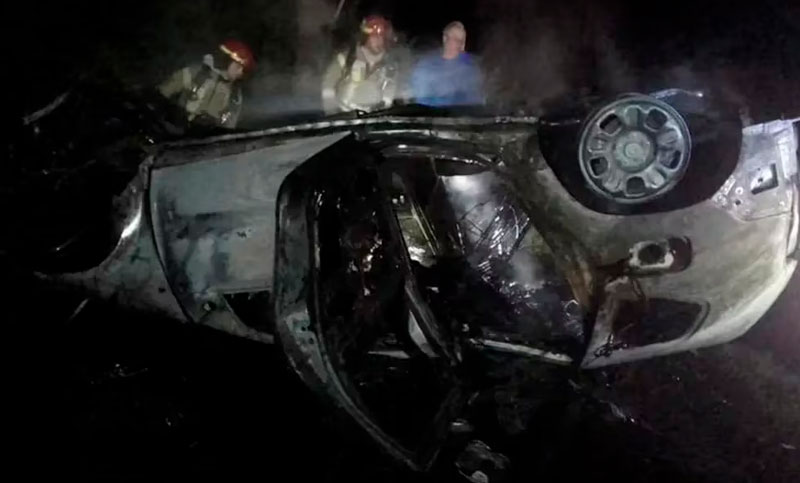 Tres personas murieron a raíz del vuelco y el incendio de un auto cerca de Rufino