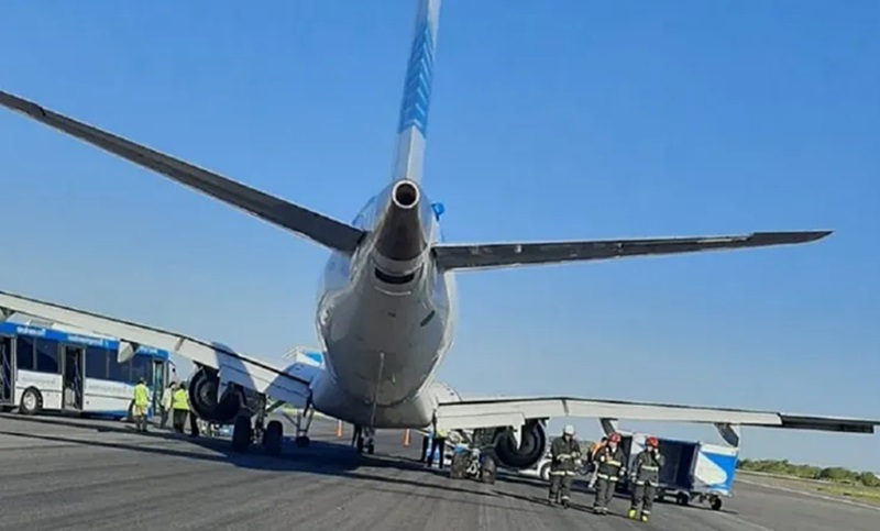 Aeropuerto de Ezeiza: un avión fue alcanzado por un rayo y debió aterrizar de emergencia