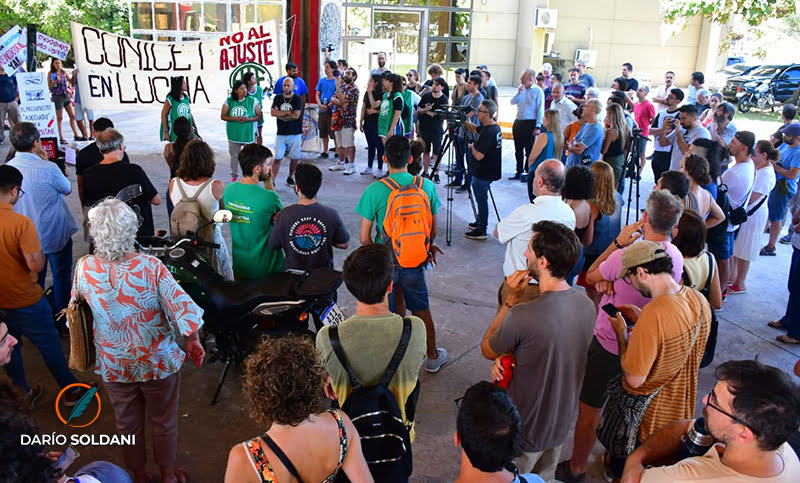 Trabajadores del Conicet protestaron en Rosario: “El Gobierno busca paralizar y vaciar organismo”