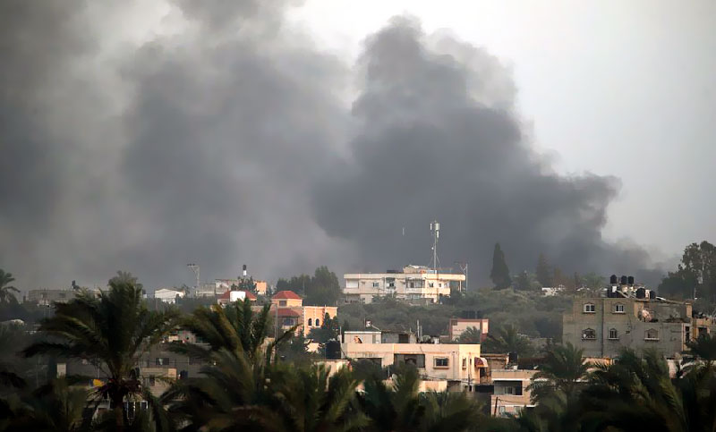 Ataques israelíes alcanzan a unas 40 personas en Gaza y a matan a un oficial de Hezbollah en Líbano