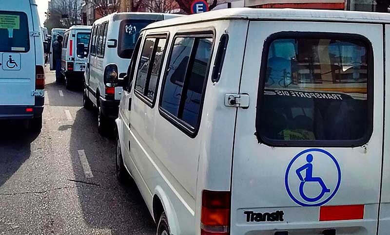Transportistas de personas con discapacidad cortan el servicio por tiempo indefinido: exigen reajuste arancelario