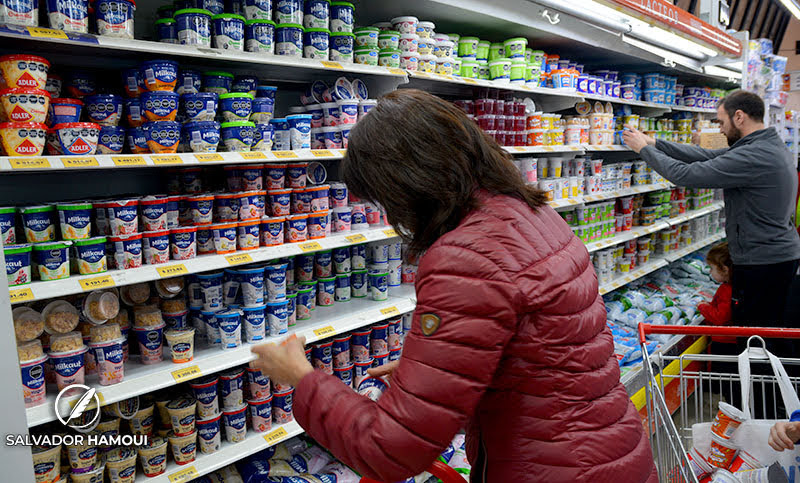 Por los aumentos, las compras en las grandes cadenas de supermercados bajaron el 20%