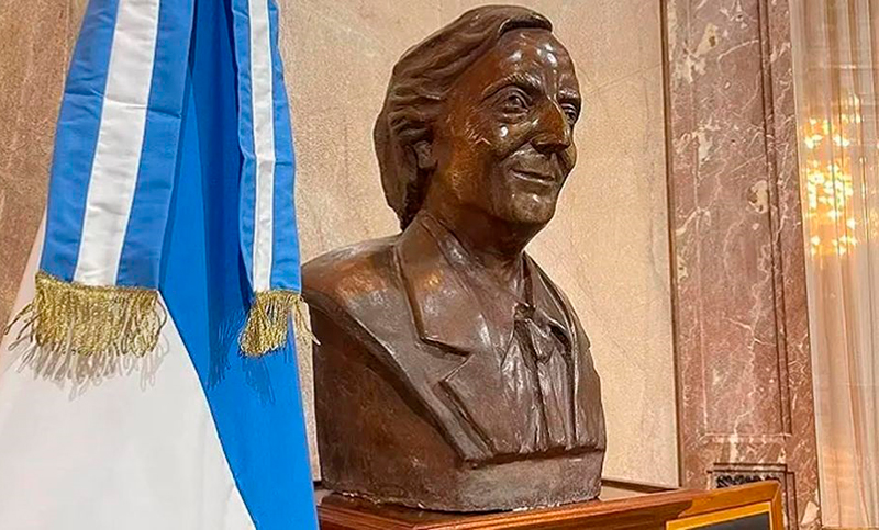 Villarruel hizo retirar un busto de Néstor Kirchner del Senado: “No soy su viuda”