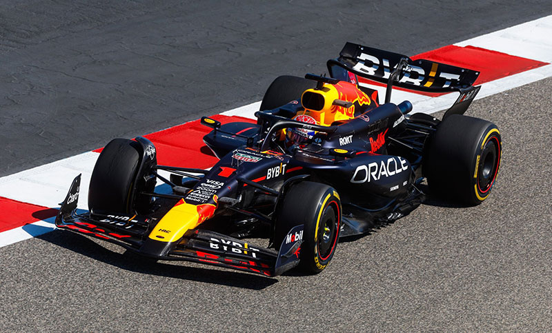 Verstappen lidera la primera jornada de ensayos en Bahrein
