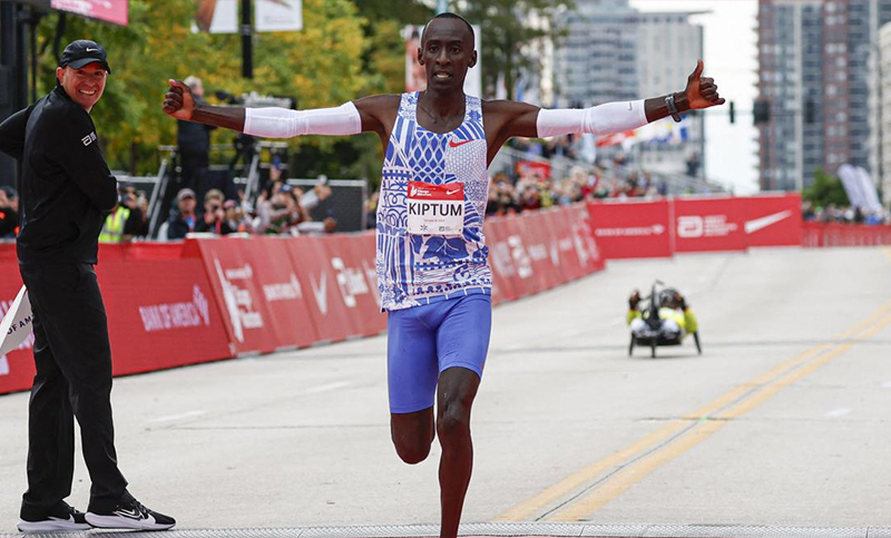 Luto en el deporte: murió el keniata Kelvin Kiptum, récord mundial en Maratón