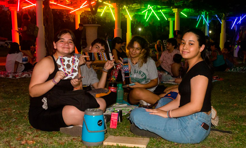 Llega el primer picnic nocturno del año al Rosedal del parque Independencia