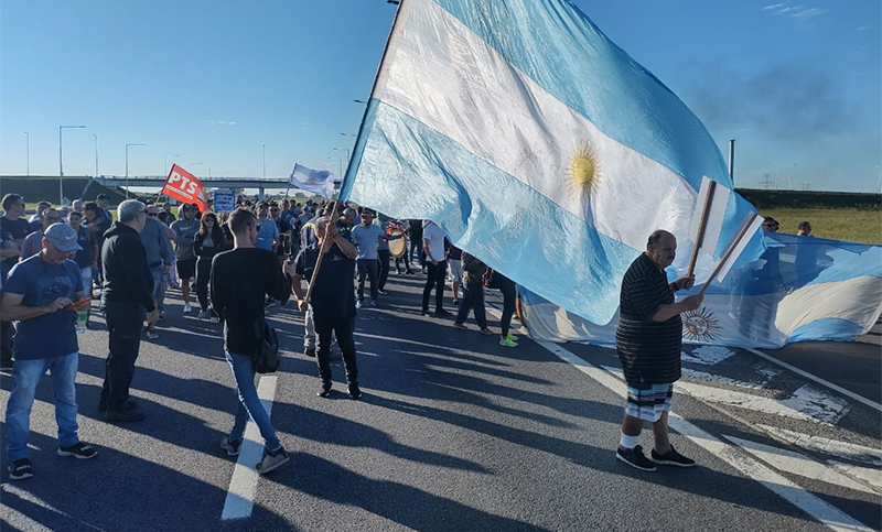 En defensa de Acindar: corte en la autopista Rosario Buenos Aires