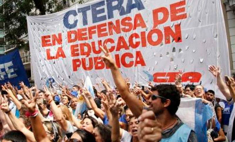 Los gremios docentes de todo el país rechazan la eliminación del Fonid por decreto