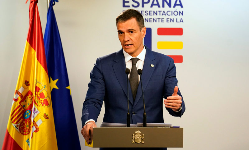 El presidente español Pedro Sánchez dijo que seguirá al frente del Gobierno «con firmeza y serenidad»