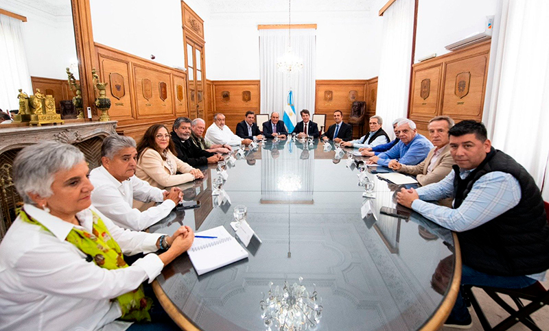 Con eje en salarios y paritarias, el Gobierno y la CGT se reunieron en Casa Rosada