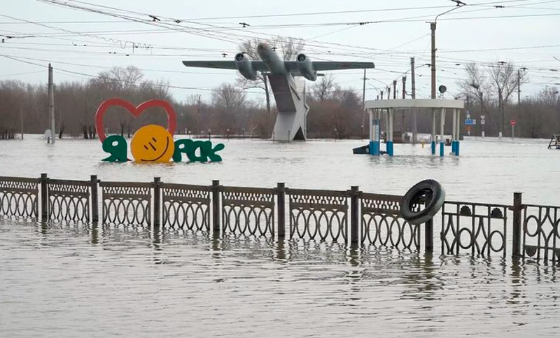 Rusia y Kazajistán evacúan a más de 100 mil personas en una de las peores inundaciones en décadas