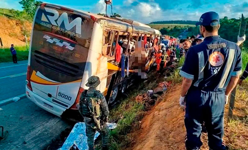 Al menos 9 muertos y una veintena de heridos dejó accidente de autobús en Brasil