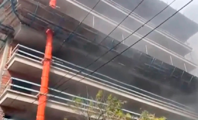 Un incendio en Núñez deja atrapados a más de diez trabajadores de una obra