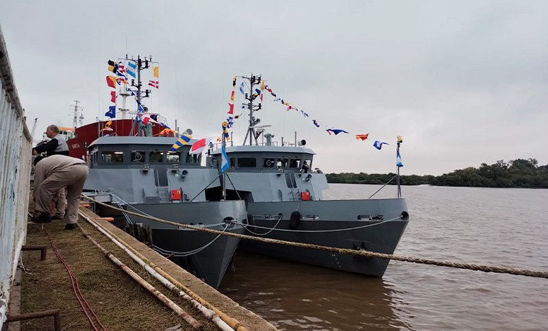 La Escuela Naval Argentina recibió dos nuevas lanchas cruciales para la instrucción de nuevos cadetes